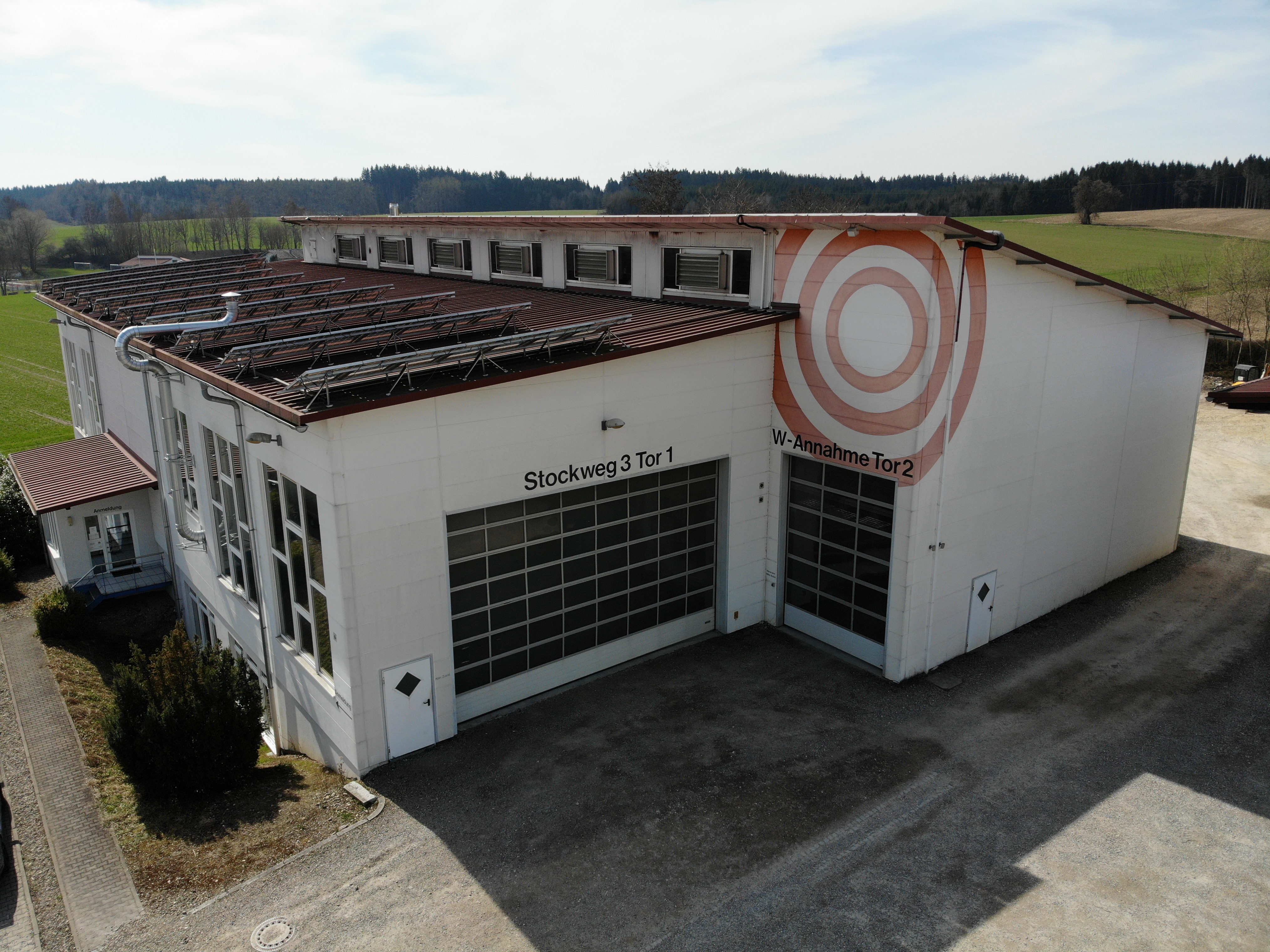 SWT Maschinenbau GmbH Produktionshalle in Wain – Drohnenaufnahme